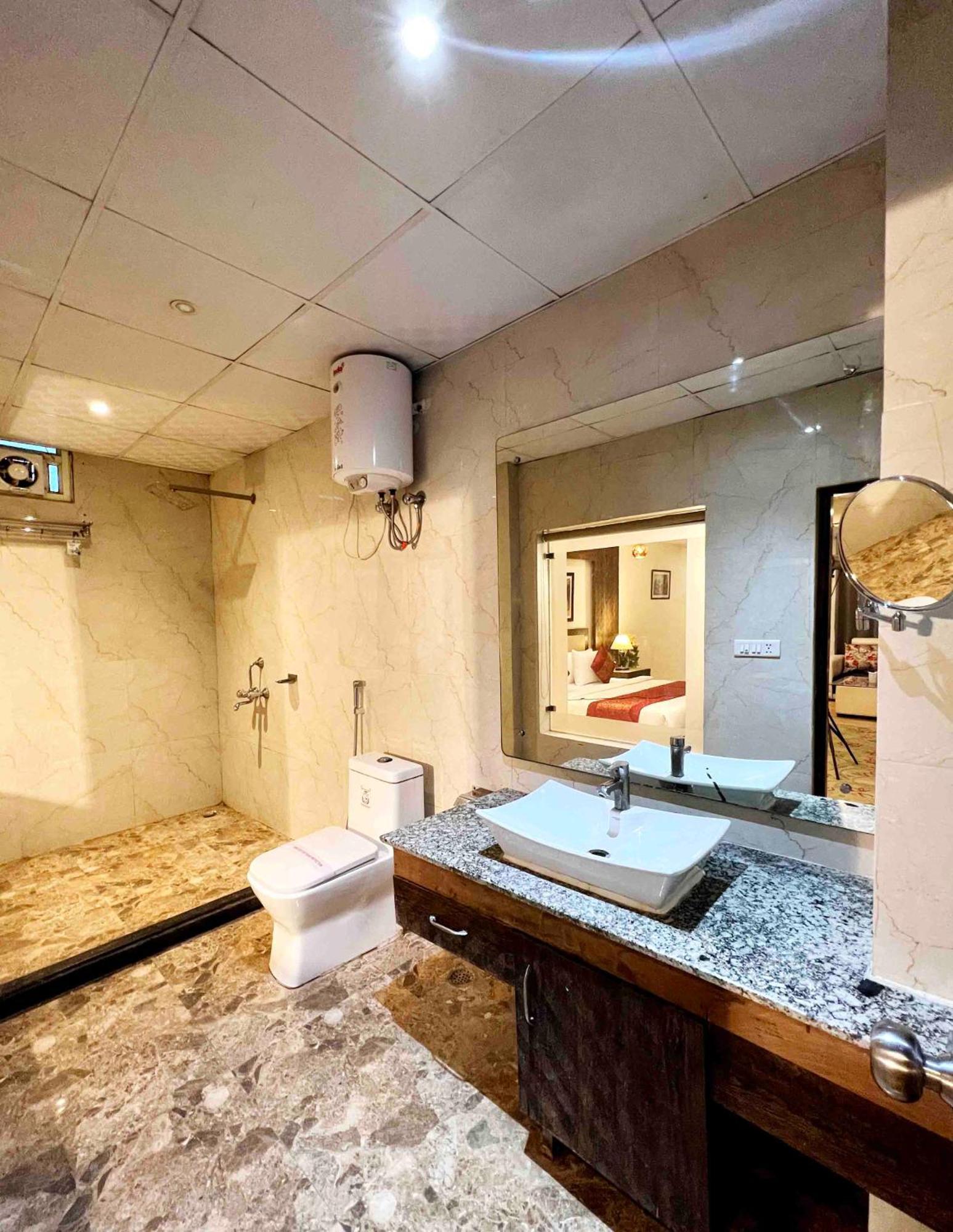 Airport Hotel The Grand Shoba Nova Deli Exterior foto
